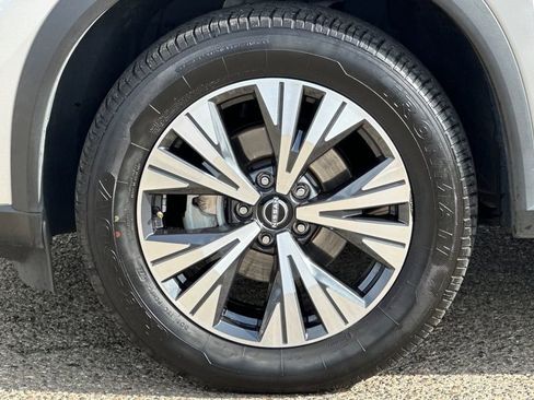 Used 2023 Nissan Rogue SV image 25