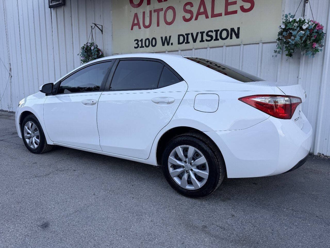 Used 2016 Toyota Corolla LE FWD image 9