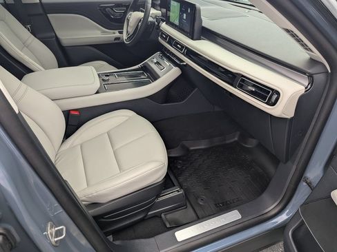 Used 2025 Lincoln Aviator 2WD image 12