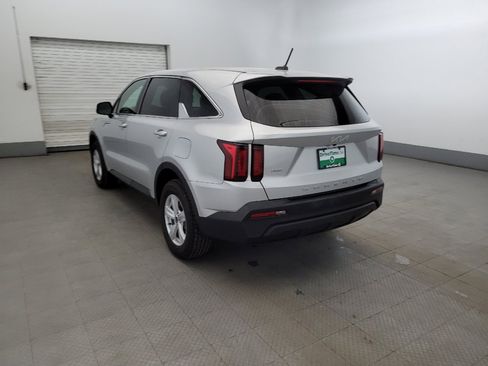 Used 2022 Kia Sorento LX image 5