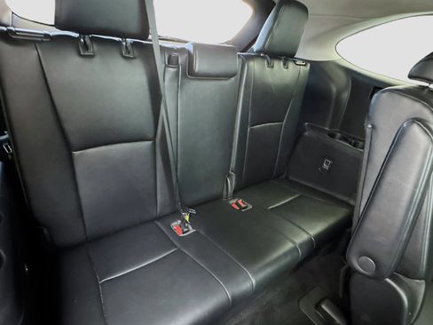 Used 2022 Toyota Highlander XLE image 19