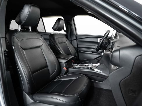 Used 2020 Ford Explorer XLT w/ Equipment Group 202A image 30