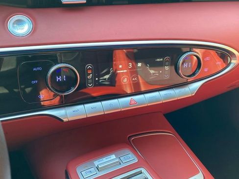 Used 2024 Genesis GV70 2.5T w/ Sport Prestige Package image 27