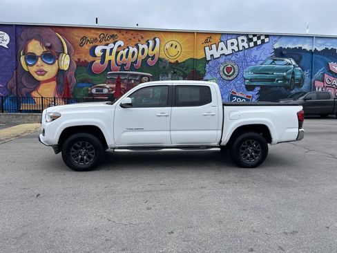 Certified 2023 Toyota Tacoma SR5 AWD/4WD image 2