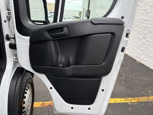 Used 2025 RAM ProMaster 2500 w/ U-Haul Equipment Group FWD image 15