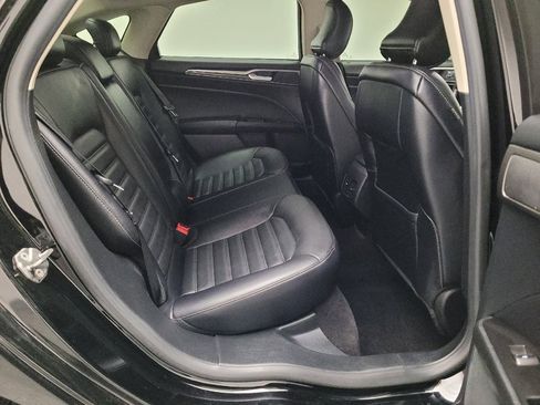 Used 2017 Ford Fusion SE w/ Fusion SE Technology Package image 19