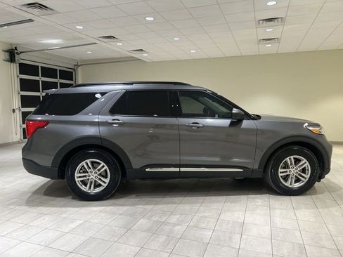 Used 2022 Ford Explorer XLT RWD image 6