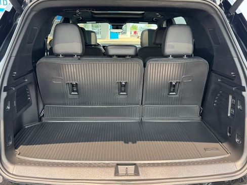Used 2026 Chevrolet Traverse High Country w/ LPO, Floor Liner Package AWD/4WD image 4