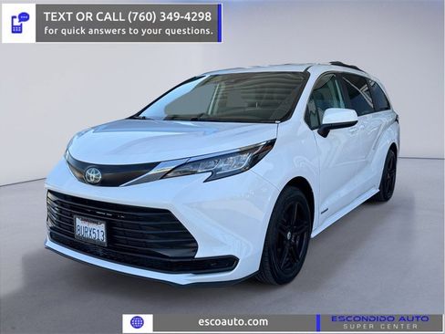 Used 2021 Toyota Sienna LE image 1