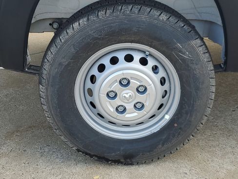 Used 2025 RAM ProMaster 2500 w/ Convenience Group image 5