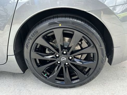 Used 2023 Nissan Maxima SR w/ Sport Mat Group image 11