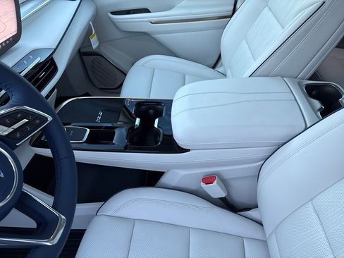 New 2026 Buick Enclave Avenir w/ Super Cruise Package image 17