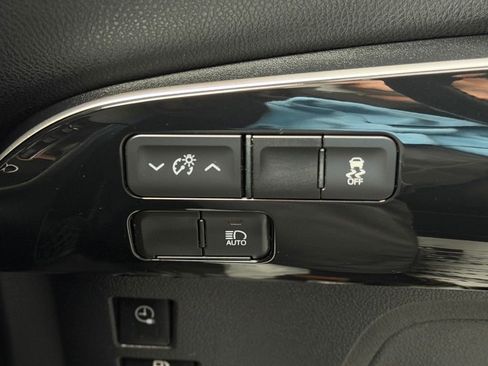Used 2021 Toyota Prius Prime LE FWD image 19