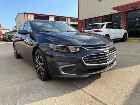 Used 2017 Chevrolet Malibu LT w/ Leather Package image 1