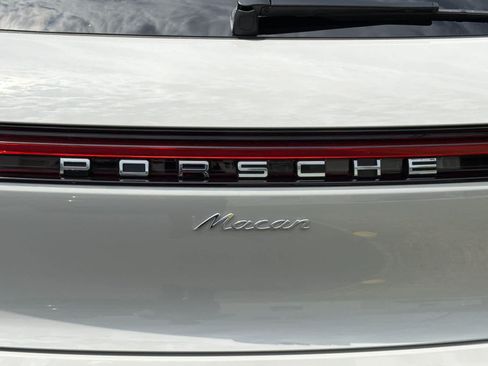 Certified 2025 Porsche Macan AWD/4WD image 30