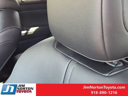 Used 2026 Toyota Highlander XLE AWD/4WD image 17