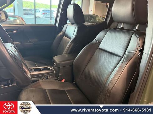 Used 2021 Toyota Tacoma TRD Off-Road w/ TRD Premium Off Road Package AWD/4WD image 14