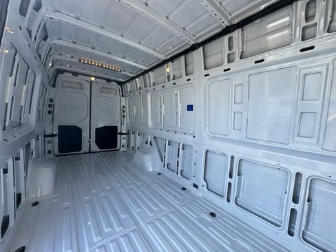 Used 2025 Mercedes-Benz Sprinter 2500 image 8