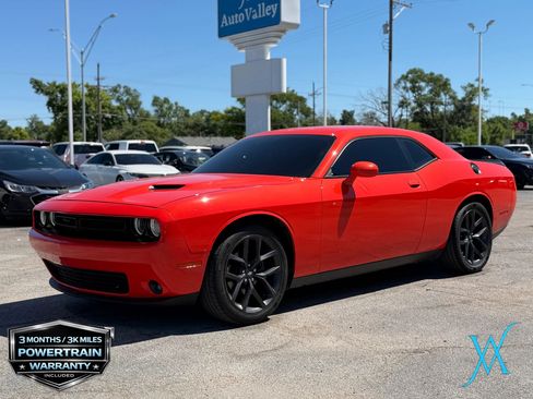 Used 2020 Dodge Challenger SXT w/ Blacktop Package RWD image 3