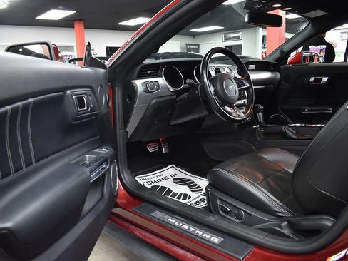 Used 2019 Ford Mustang GT Premium image 20