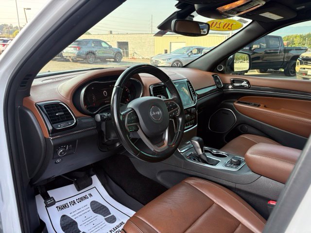 Used 2020 Jeep Grand Cherokee Overland AWD/4WD image 3