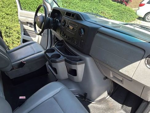 Used 2011 Ford E-450 and Econoline 450 Super Duty RWD image 31