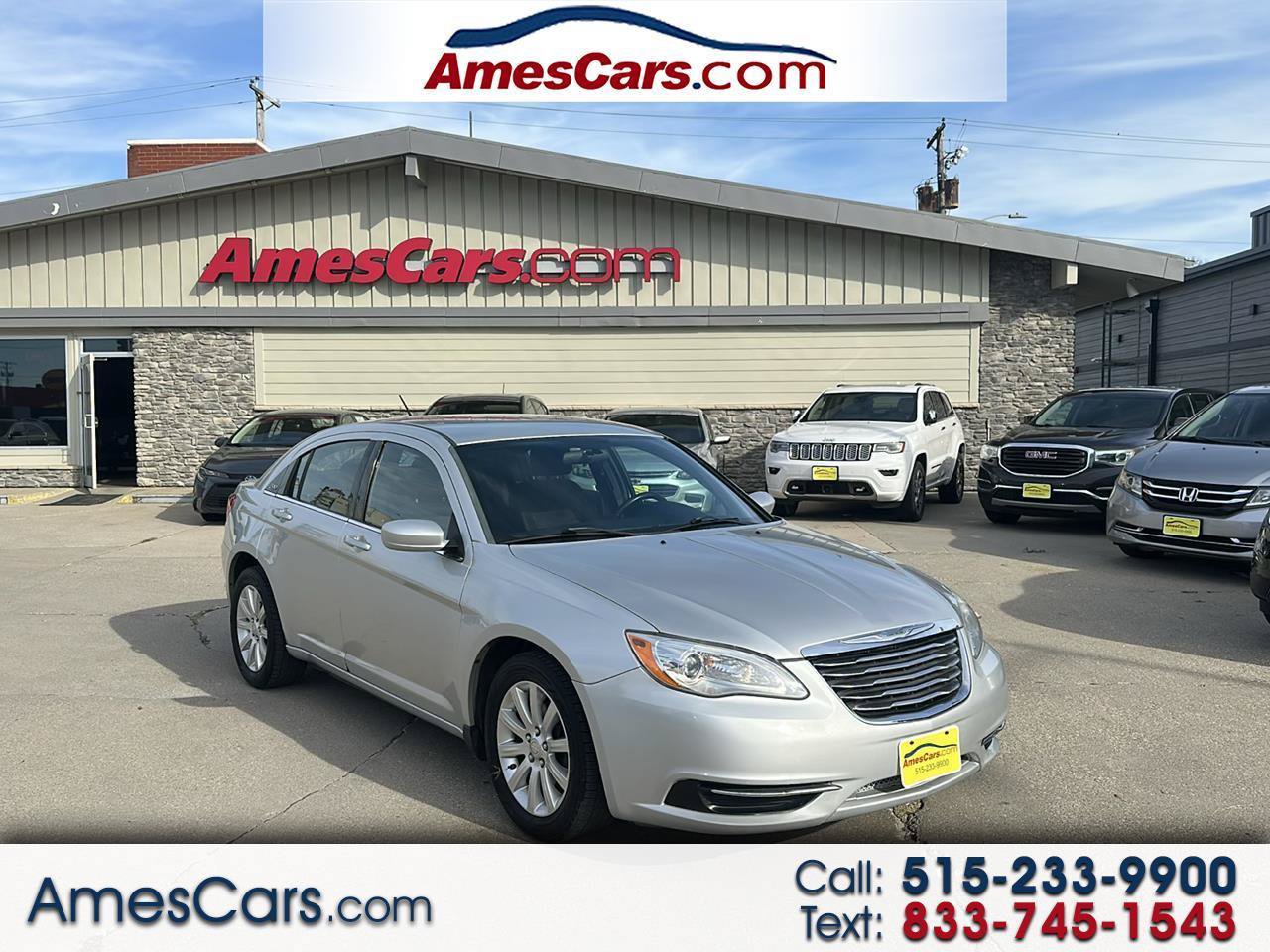 Used 2012 Chrysler 200 Touring FWD image 1