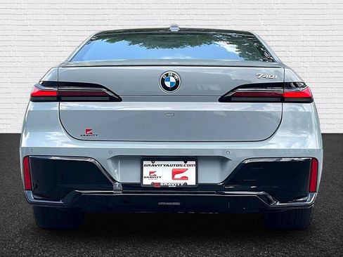 Used 2023 BMW 740i RWD image 5