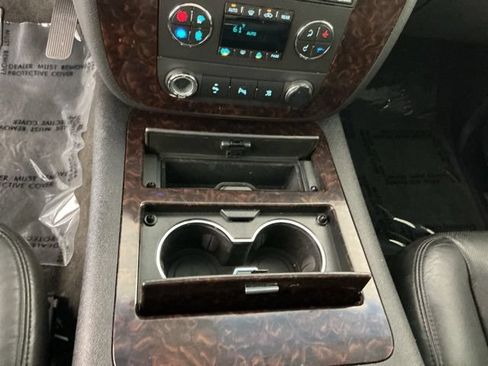 Used 2011 GMC Yukon XL Denali AWD/4WD image 17