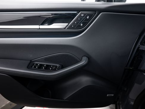 New 2026 Porsche Macan 4 Electric AWD/4WD image 19