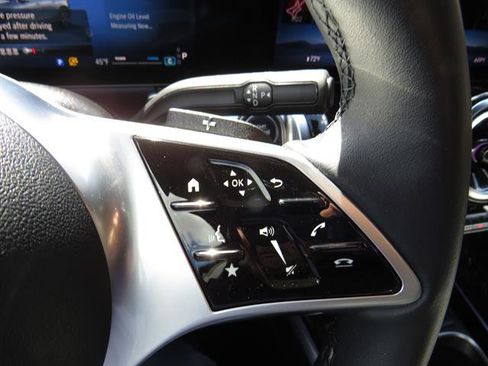 Used 2025 Mercedes-Benz GLB 250 GLB 250 4MATIC image 12