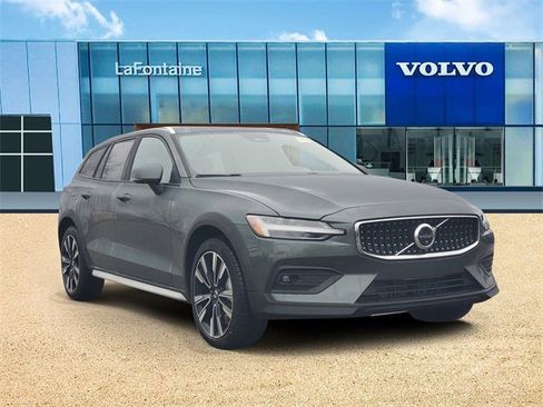 New 2026 Volvo V60 B5 Cross Country Ultra w/ Protection Package Premier image 3