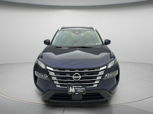 Used 2024 Nissan Rogue SV w/ SV Premium Package AWD/4WD image 2