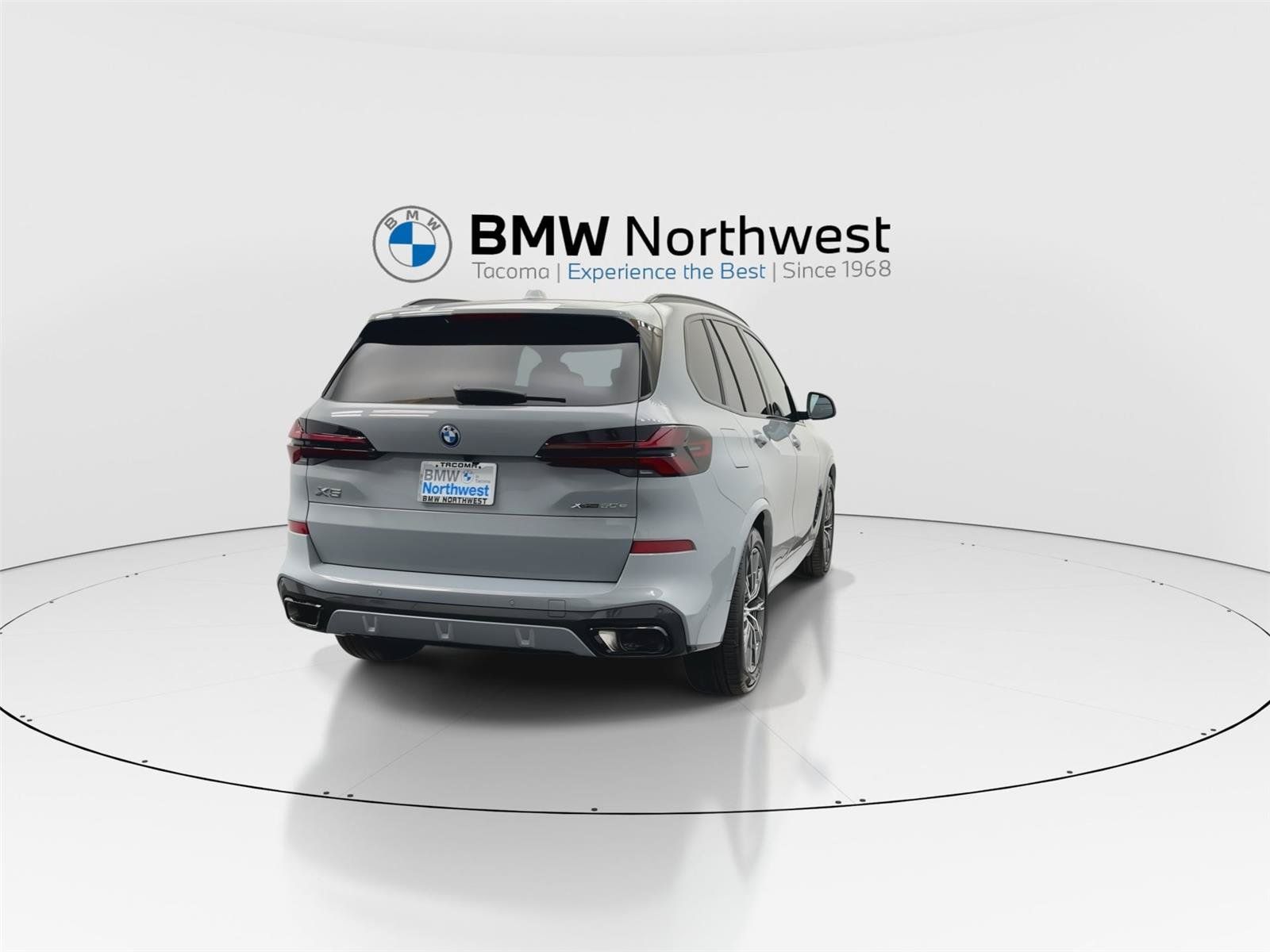 New 2026 BMW X5 xDrive50e w/ M Sport Package AWD/4WD image 2