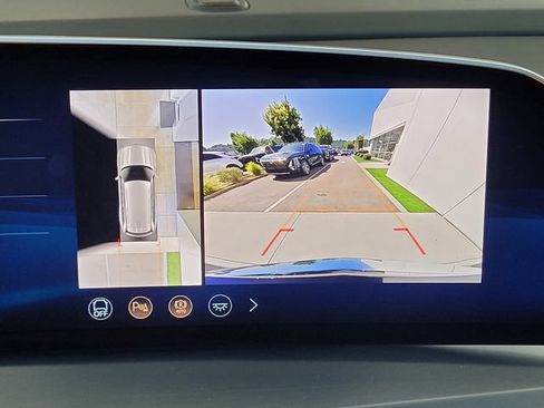 Certified 2026 Cadillac Vistiq Luxury AWD/4WD image 11