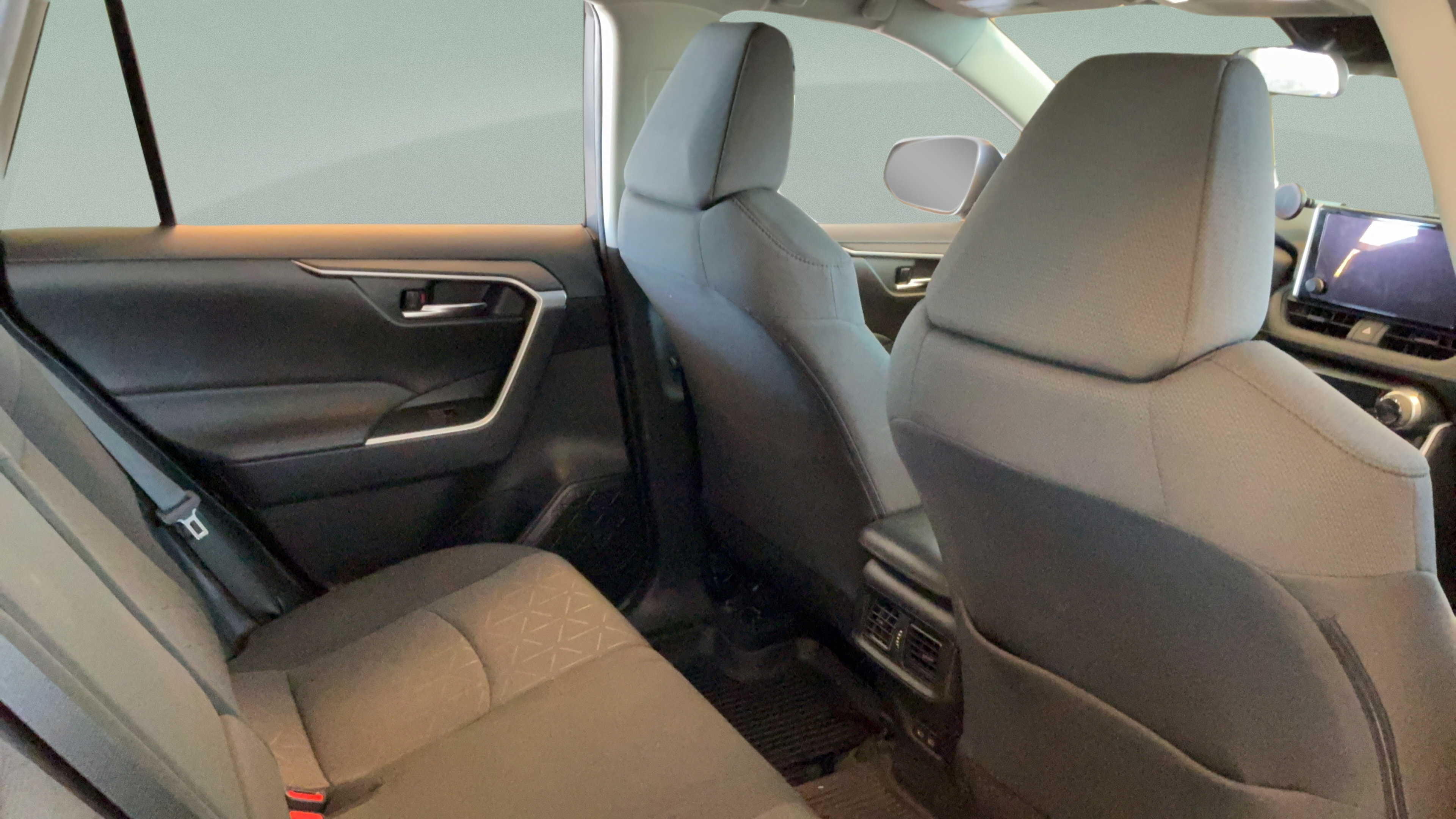 Certified 2024 Toyota RAV4 XLE FWD image 32