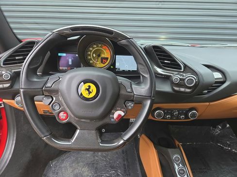 Used 2018 Ferrari 488 GTB image 8