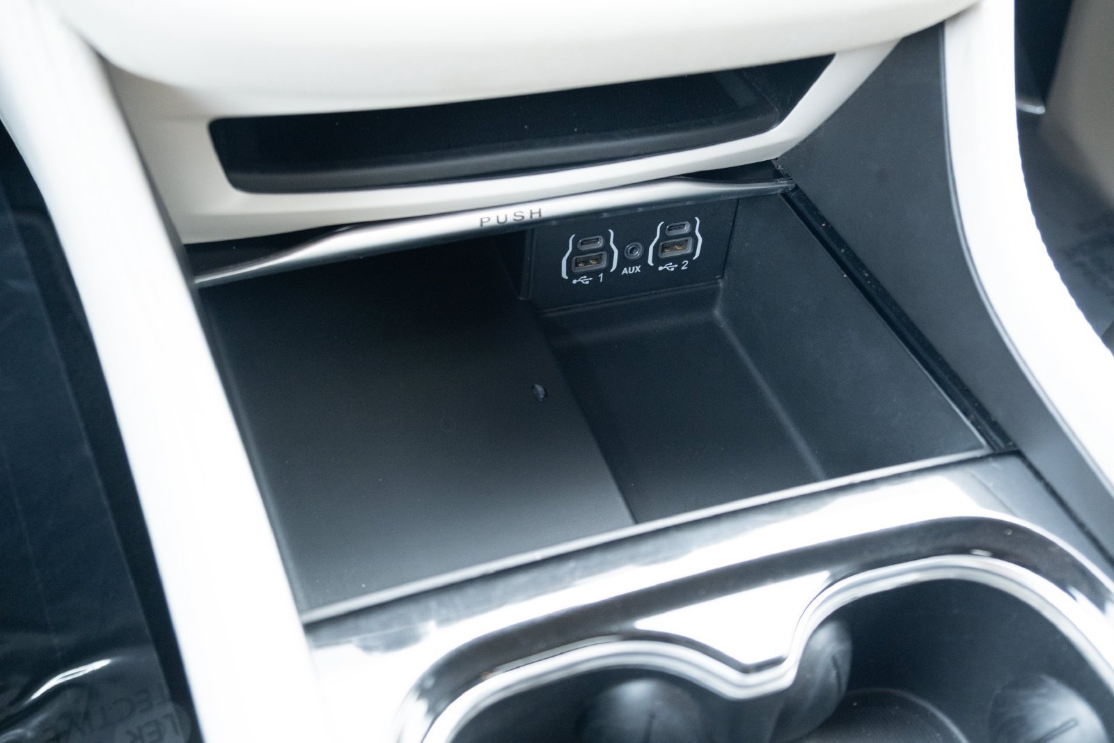 Used 2022 Chrysler Pacifica Limited FWD image 5