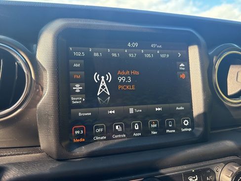 Used 2023 Jeep Gladiator Overland image 28