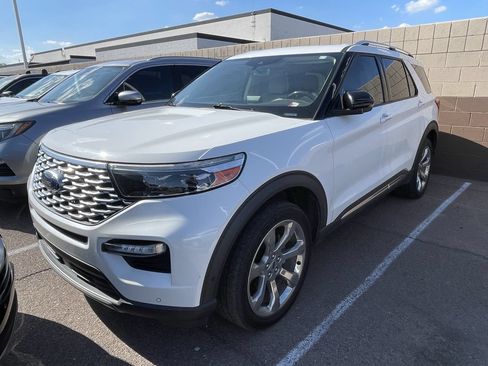 Used 2020 Ford Explorer Platinum w/ Premium Technology Package AWD/4WD image 3
