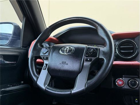 Used 2016 Toyota Tacoma TRD Off-Road w/ Premium & Technology Package image 8