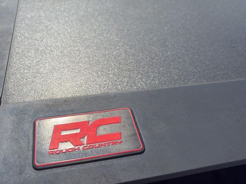 Used 2024 Jeep Gladiator Rubicon AWD/4WD image 19