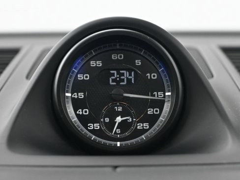 Certified 2023 Porsche Macan GTS image 12