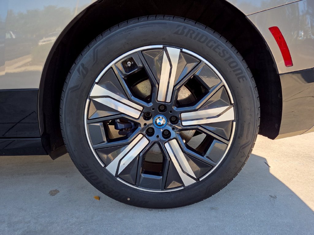 Certified 2024 BMW iX xDrive50 w/ Sport Package AWD/4WD image 25