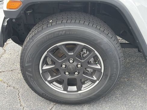 Used 2020 Jeep Gladiator Overland AWD/4WD image 12