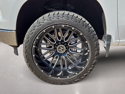 Used 2023 Chevrolet Silverado 1500 LT AWD/4WD image 10