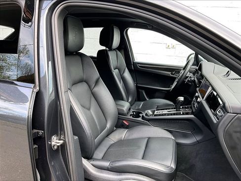 Certified 2025 Porsche Macan S AWD/4WD image 12