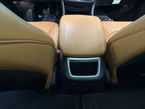 Used 2023 Chrysler Pacifica Pinnacle image 24