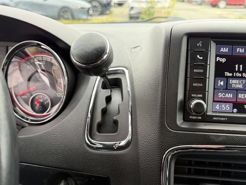 Used 2017 Dodge Grand Caravan SE FWD image 28