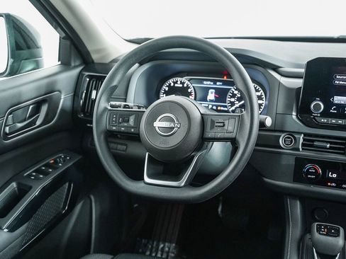 Certified 2025 Nissan Pathfinder S image 17